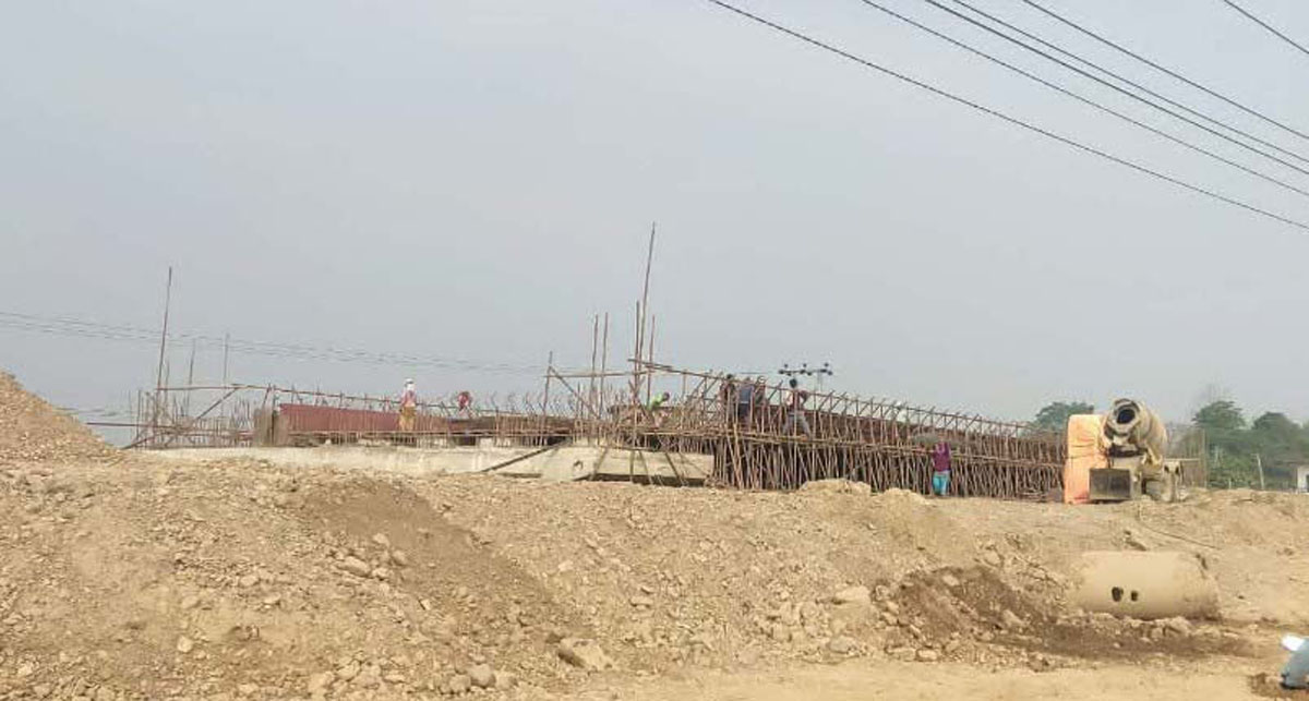 ठेक्का अवधि सकिँदा पनि पुलको ५५ प्रतिशत मात्र काम सम्पन्न