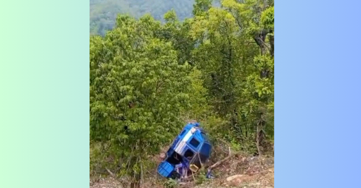 टेम्पो भीरबाट खसालिएको घटनामा ११ सरकारी कर्मचारी नियन्त्रणमा, मुख्य आरोपी फरार
