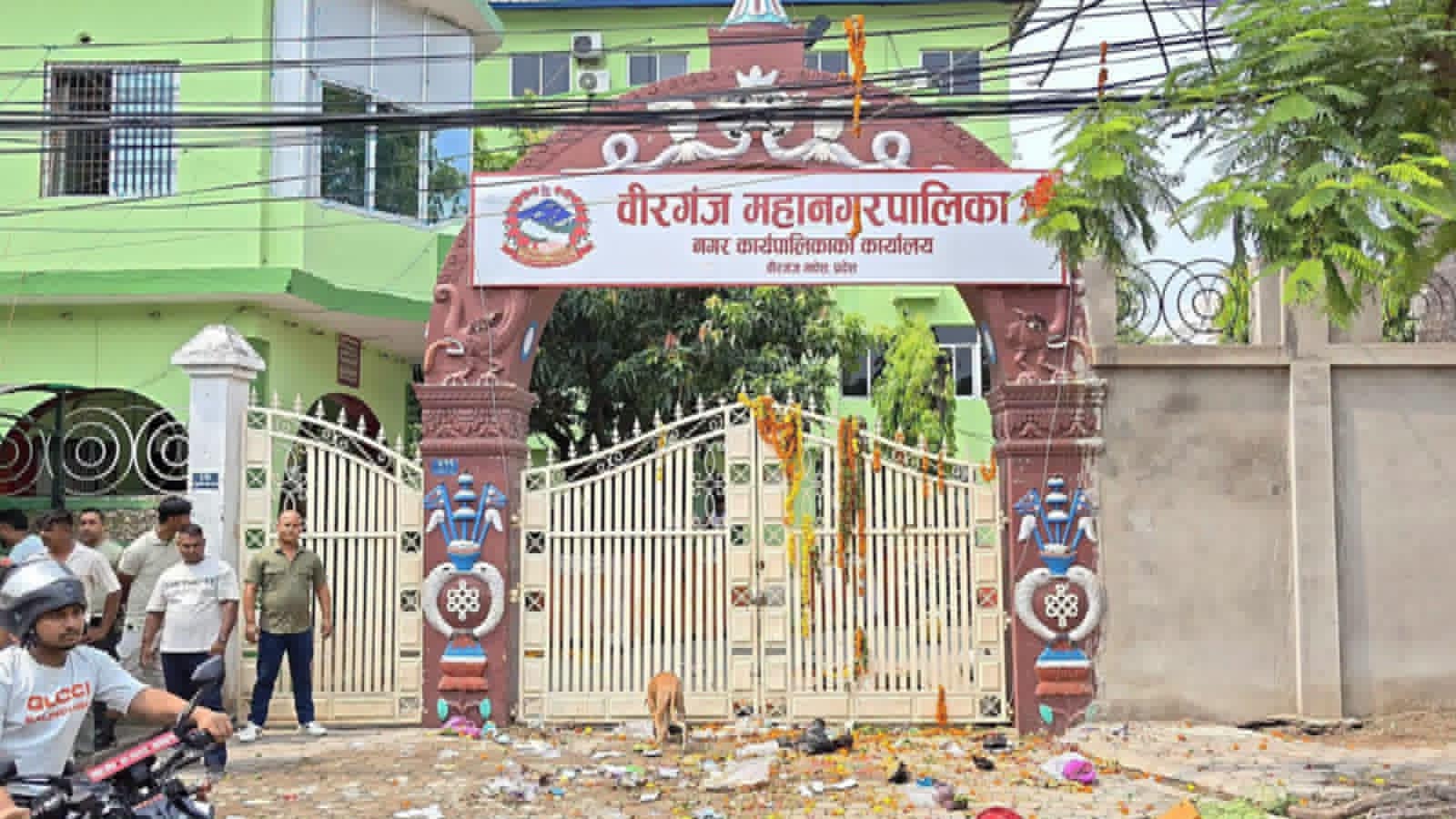 वीरगञ्जमा सरसफाइ कर्मचारी आन्दोलनमा, तलब–भत्ता वृद्धि माग गर्दै सेवा प्रभावित