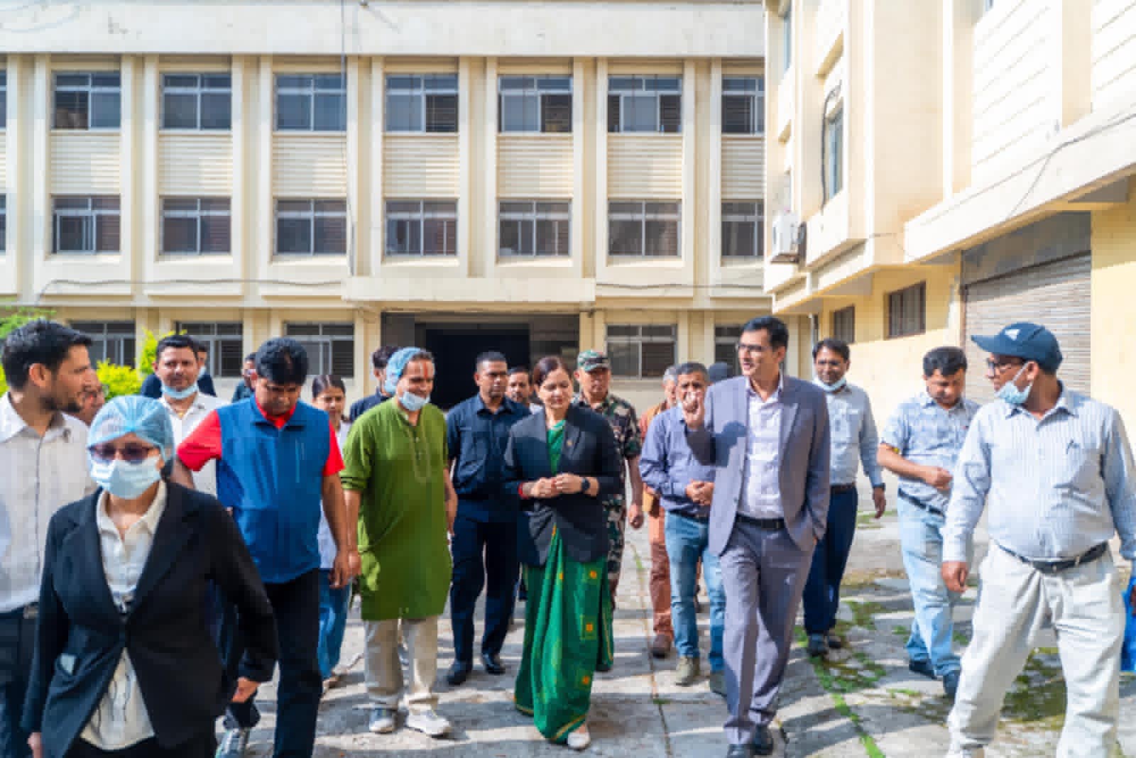 स्वास्थ्य मन्त्री मेहताद्वारा सिंहदरबार वैद्यखानाको सुधार र क्षमता अभिवृद्धिका लागि निर्देशन