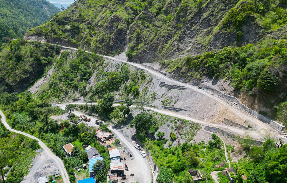 बुद्धसिंह मार्ग : करोडौँ बजेट तर निर्माणमा छैन गति