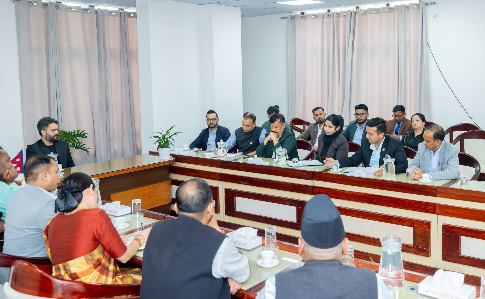 सामाजिक सद्भाव कायम गर्न प्रधानमन्त्री शाहको आग्रह, थप हिंसा फैलिन नदिन प्रभावकारी भूमिका खेल्ने सांसदको प्रतिबद्धता