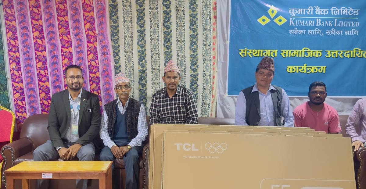 कुमारी बैंकद्वारा बाजुराका ६ सामुदायिक विद्यालयलाई स्मार्ट टेलिभिजन हस्तान्तरण
