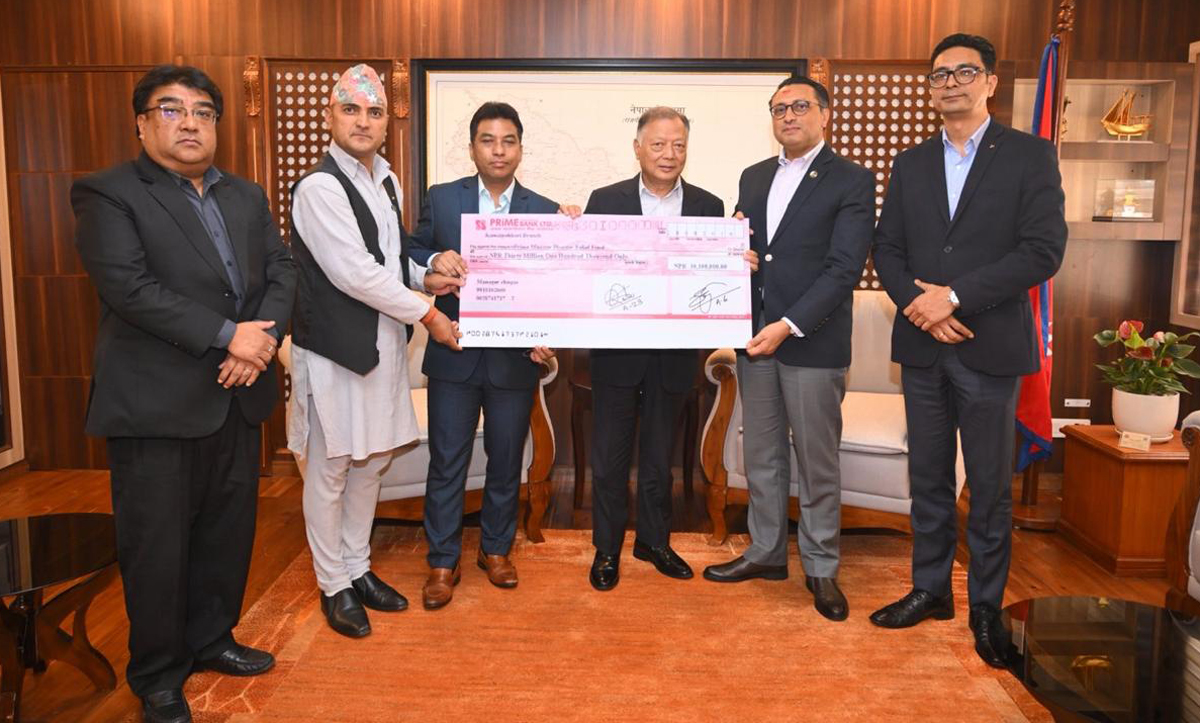 प्राइम कमर्सियल बैंकद्वारा प्रधानमन्त्री दैवी प्रकोप उद्दार कोषमा ३ करोड १ लाख रुपैयाँ सहयोग