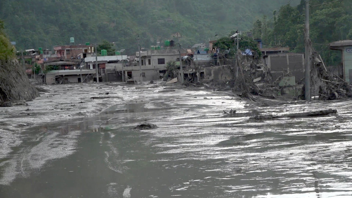 बाढीले पृथ्वीराजमार्गसहित देशका विभिन्न ठाउँका सडक अवरुद्ध