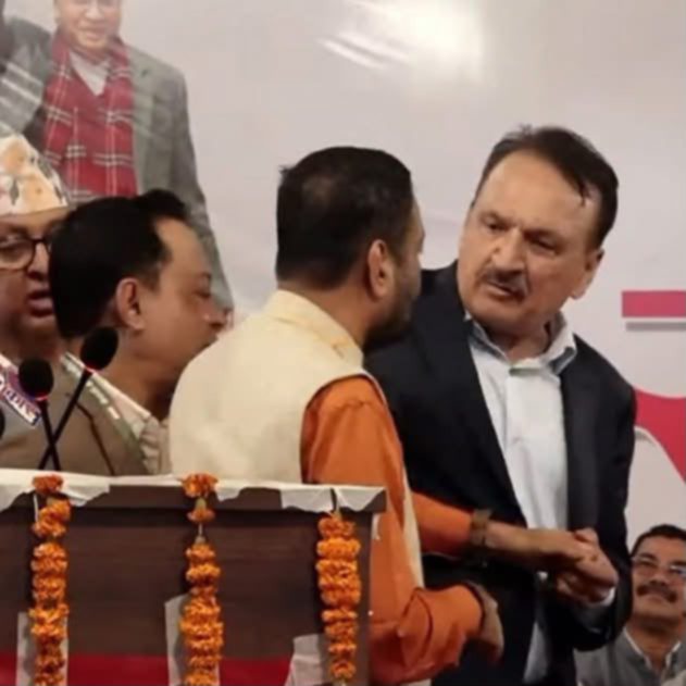 कांग्रेस इतर पक्षको भेलामा निधि–महतबीच मञ्चमै विवाद, देउवाले गरे हस्तक्षेप