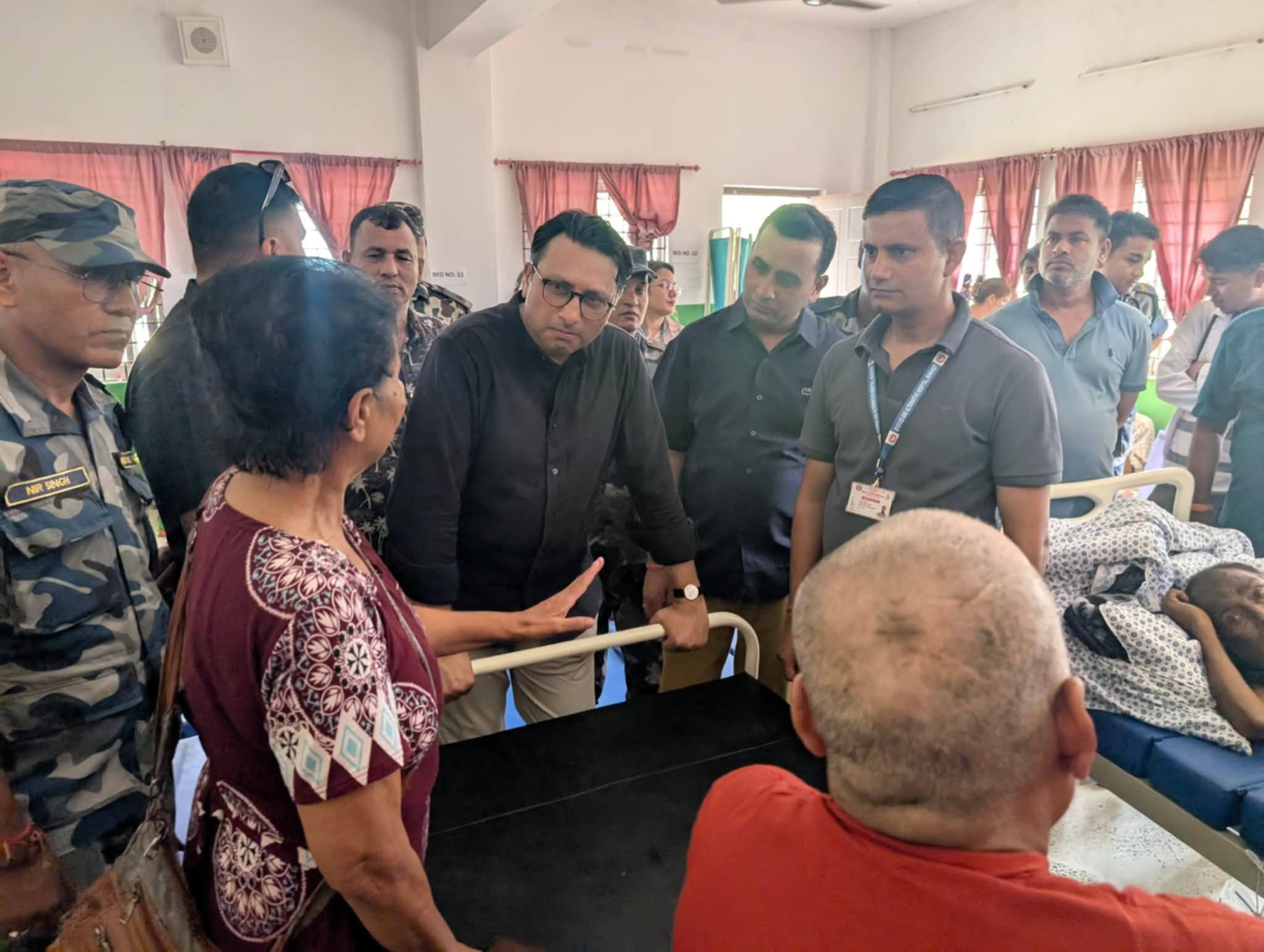 बाढी प्रभावित क्षेत्र पुगेर अर्थमन्त्रीको ढाडस: “ढुक्क हुनुहोस्, स्रोतको अभाव हुन दिनेछैनौँ”