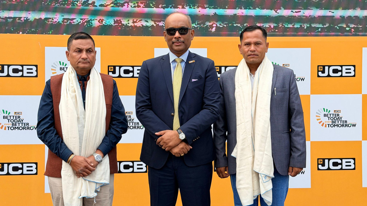 जेसीबी इन्डियाद्वारा भोटेकोशी बाढी उद्धारमा खटिएका नेपाली ग्राहकहरू राउत र अधिकारीको सम्मान