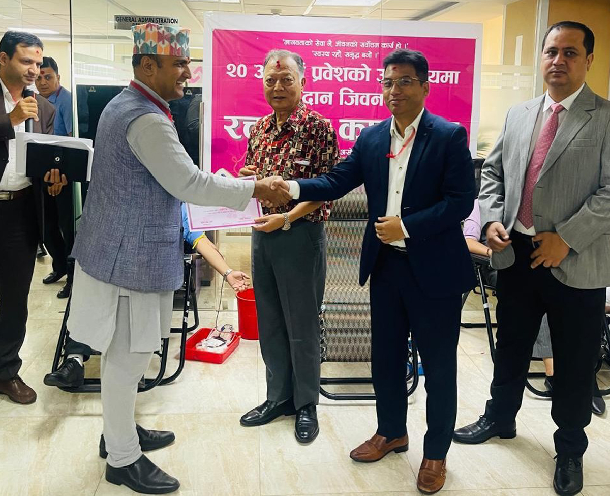 प्राइम कमर्सियल बैकको १९औं वार्षिकोत्सवको अवसरमा ५२२ जनाले गरे रक्तदान
