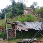 भक्तपुर ताथलीको खड्का गाउँमा पुनः पहिरो, गर्भवती गाई मार्यो, आधा दर्जन घरहरु जोखिममा