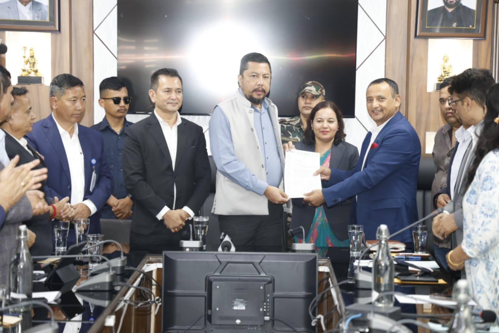 भोटेकोशी महाविपत्तिमा इप्पानद्वारा १३ करोड १ रुपैयाँ हस्तान्तरण  