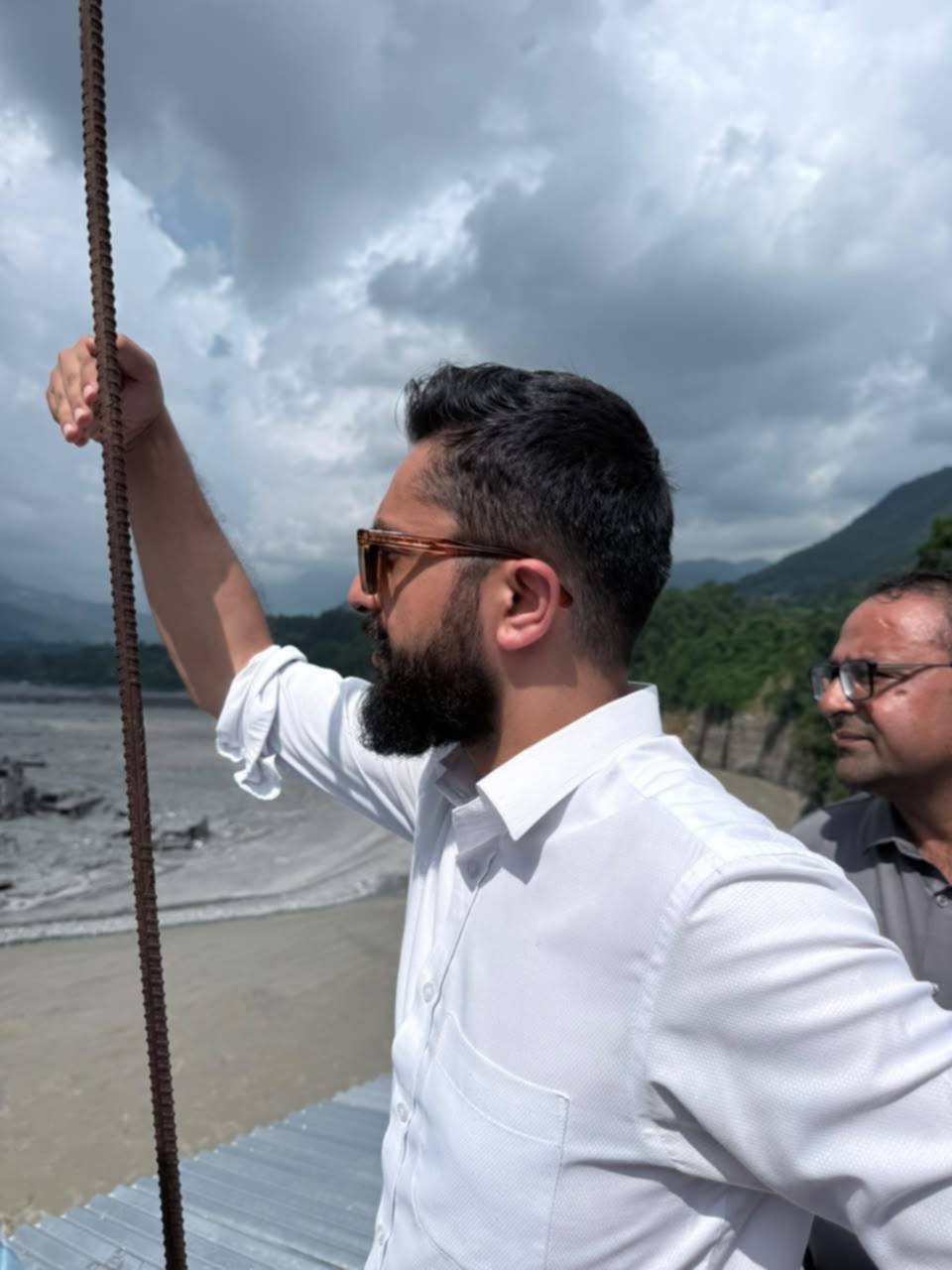 बाढी प्रभावित विद्यालयको अवस्था बुझ्न शिक्षामन्त्री पोखरेल प्रभावित क्षेत्रमा