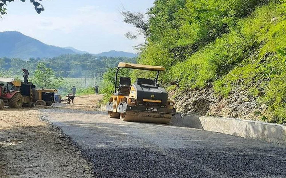 तनहुँका तीन ठूला सडक आयोजना रुग्ण,  सर्वसाधारण सास्ती खेप्दै