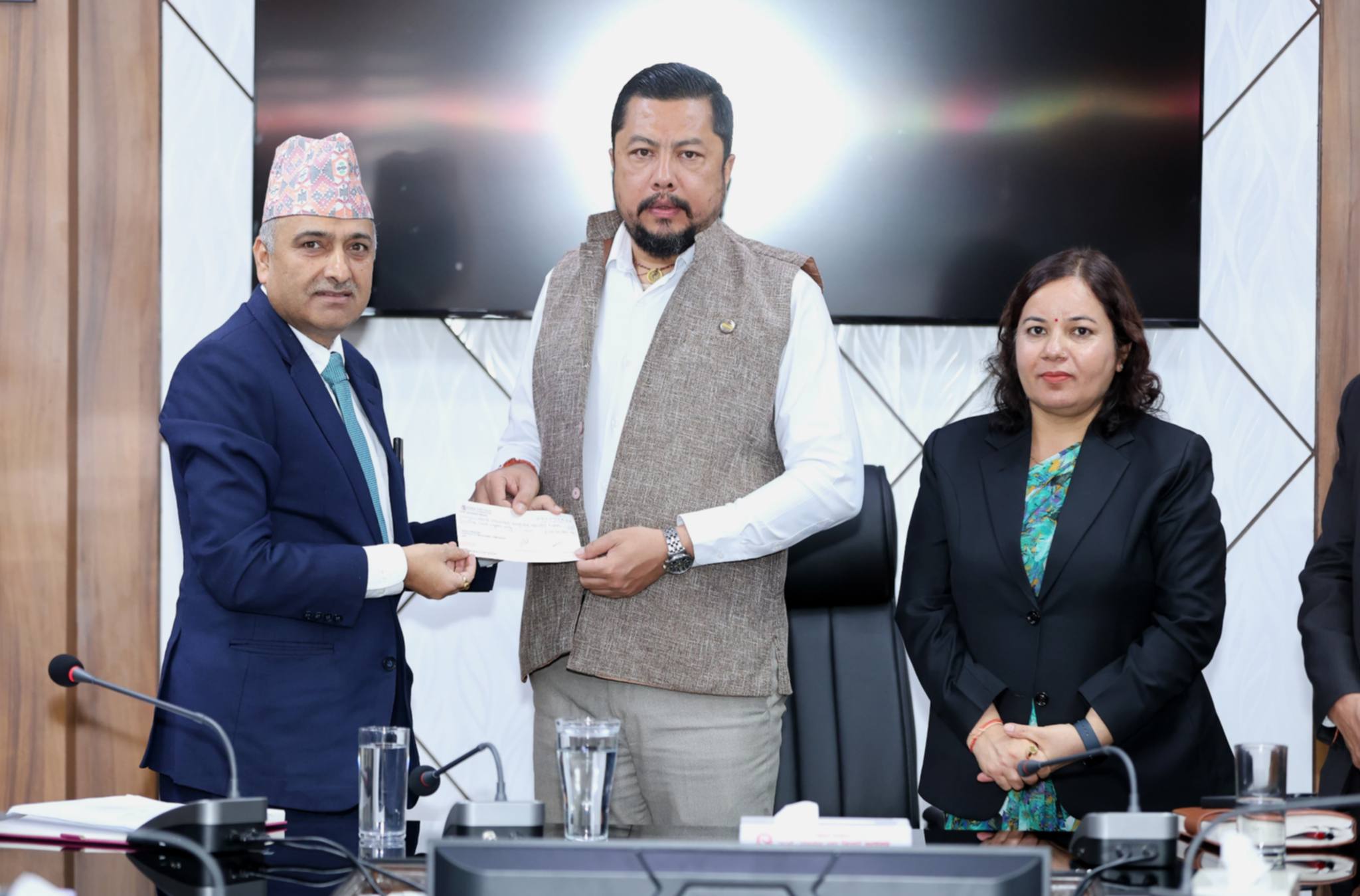 विपद्को घडीमा ऊर्जा क्षेत्रको ऐक्यबद्धता, उद्धार कोषमा थप २ करोड १२ लाख