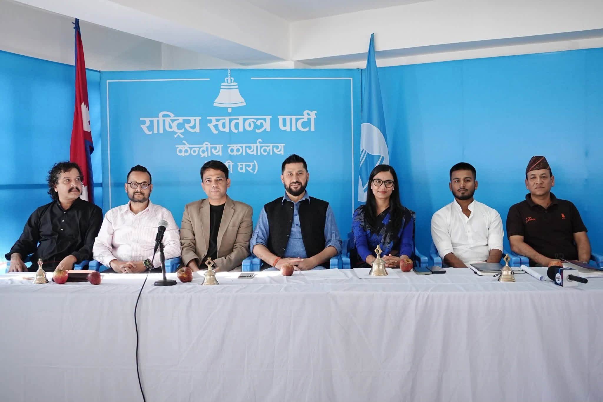 जुम्लाको स्याउ बाँडेर सुरु भयो रास्वपाको केन्द्रीय समिति बैठक